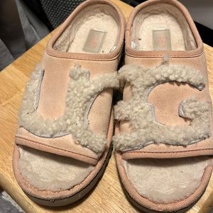 Uggs furry slides